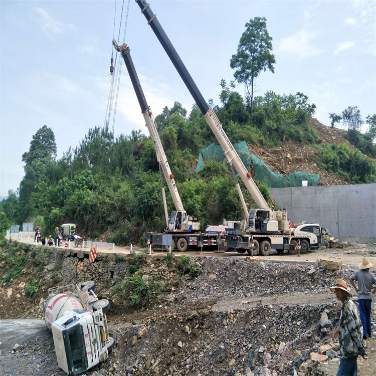 共青城汽车掉沟里叫吊车救援要多少钱
